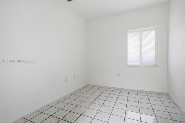 Building Photo - 1743 SW 17th St