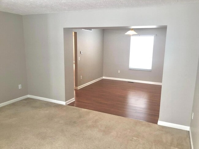 Building Photo - 2916 Abbey Knoll Dr