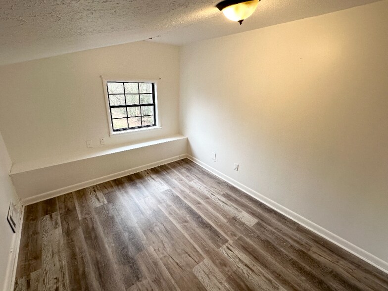 Building Photo - 6104 Pisgah Rd SW