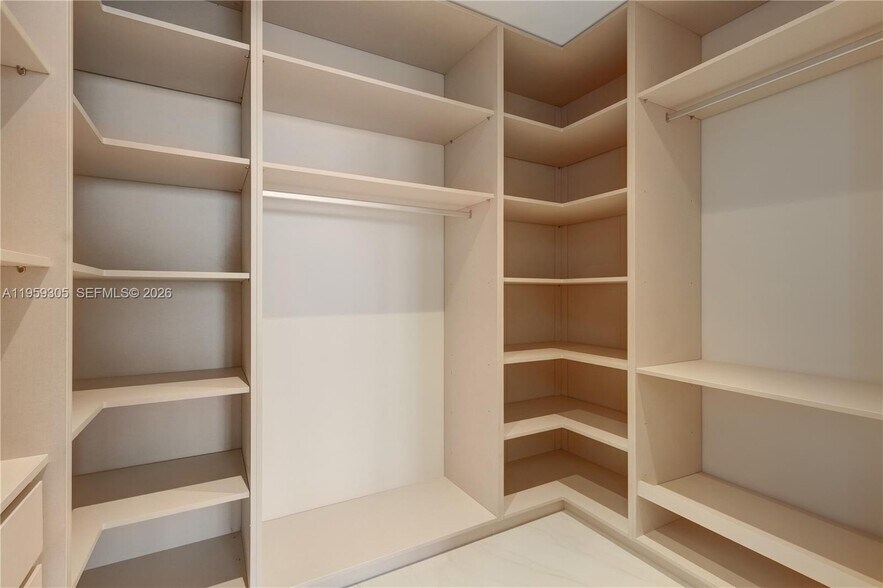 Building Photo - 700 NE 24th St