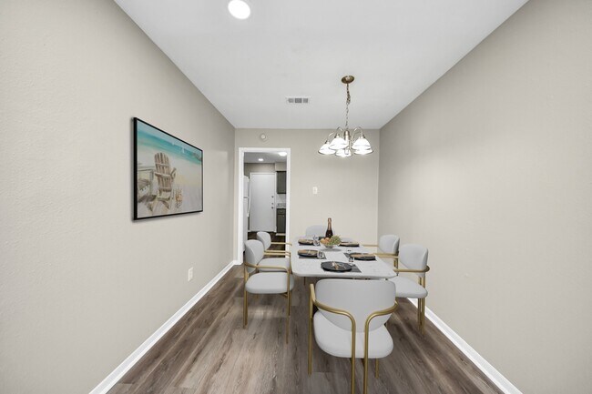 Building Photo - 1736 Crestdale Dr