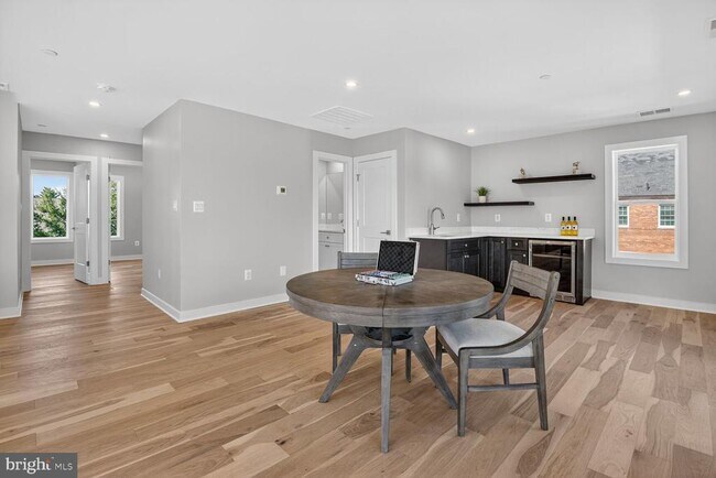 Building Photo - 5310 Cathedral Ave NW