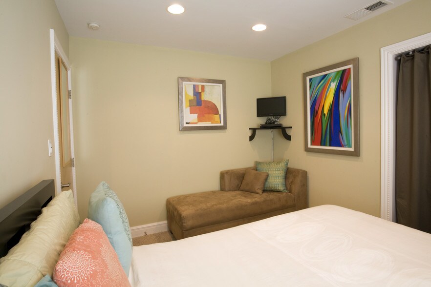 2nd Bedroom - 809 Warren Ave