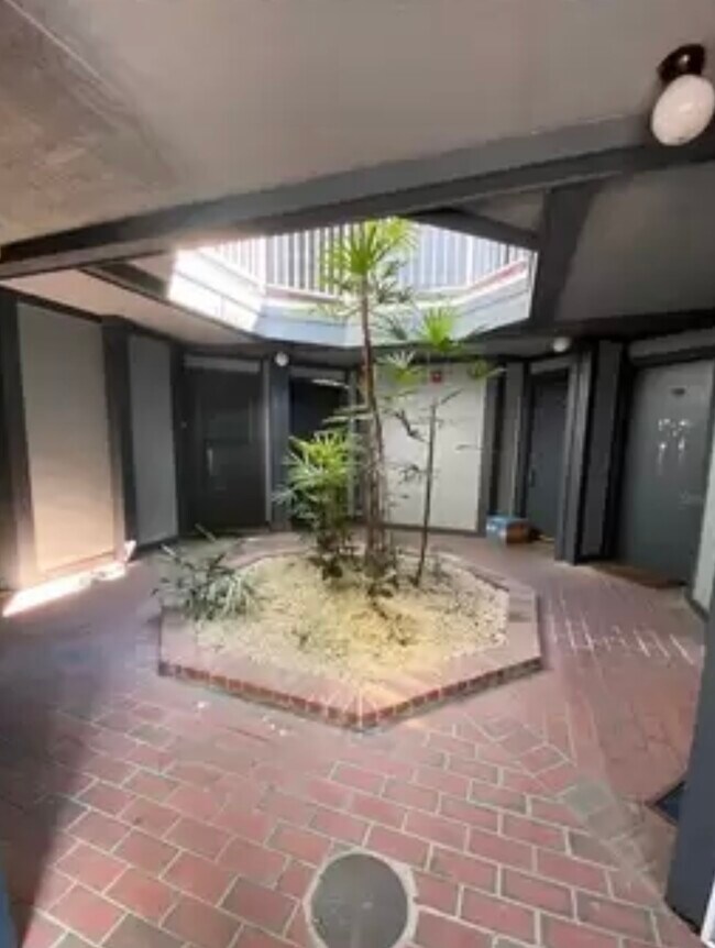 Building Photo - 3828 Southpointe Dr