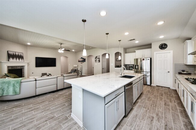 Building Photo - 25119 Sundance Park Ln