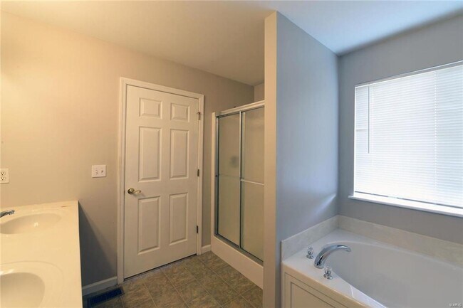 Building Photo - 4644 Richmond Forest Dr
