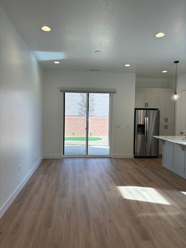 Building Photo - Price Reduced!! Woodland Estates Townhome!
