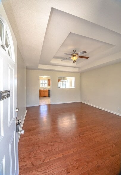 Building Photo - 955 Russet Dr