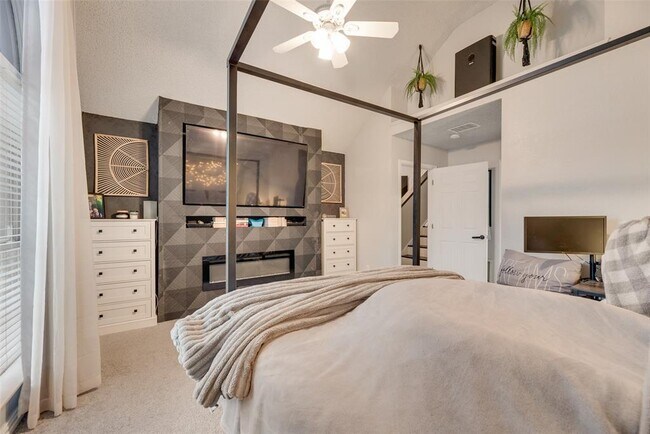 Building Photo - 4477 Sierra Dr