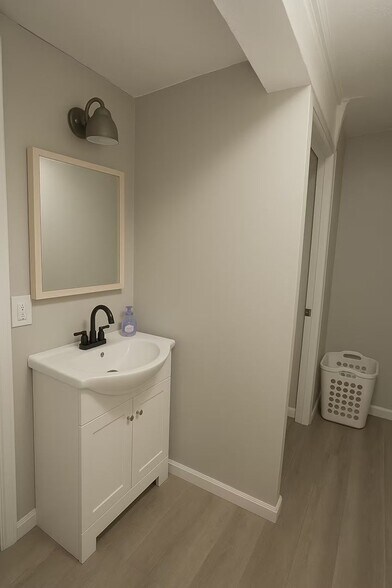 Building Photo - 7560 Mentor Ave