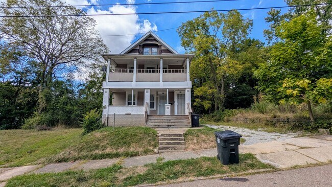 Building Photo - 636-638 Fern St