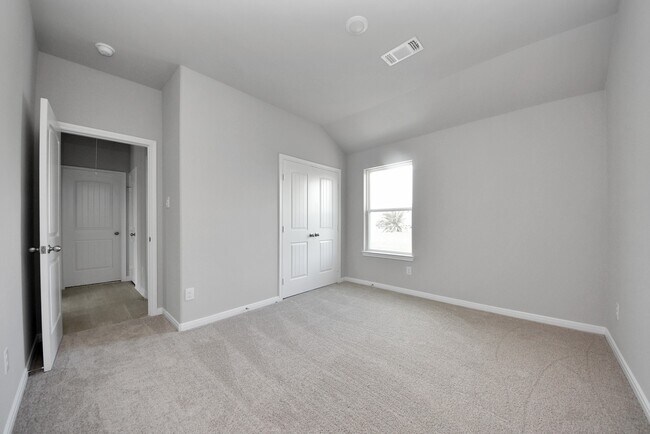 Building Photo - 1105 W Bayshore Dr
