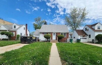 Building Photo - Don't miss the opportunity to rent this be...