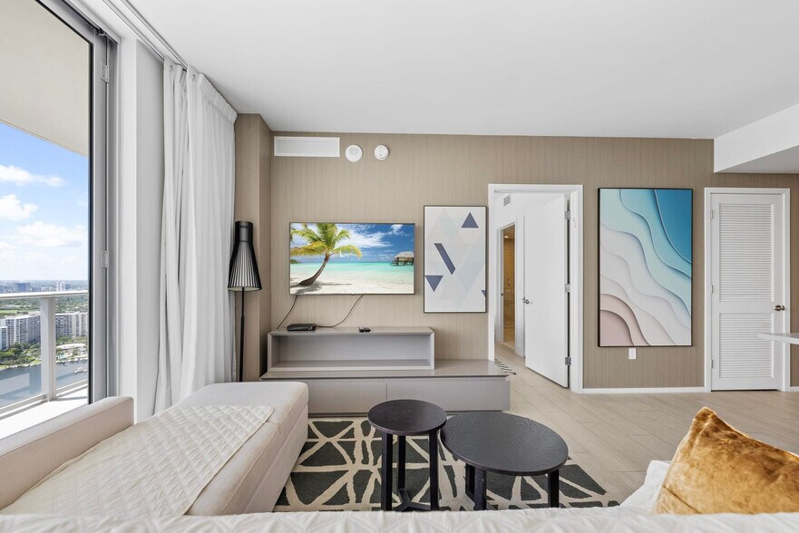Primary Photo - 4010 S Ocean Dr