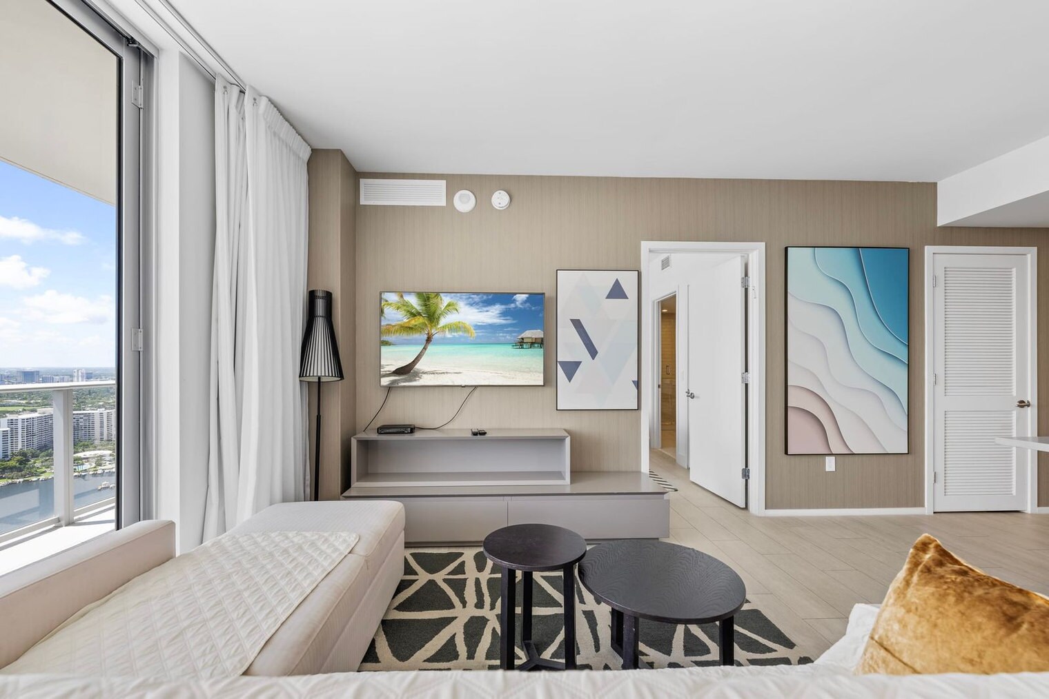 Building Photo - 4010 S Ocean Dr