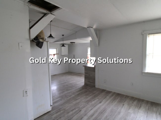 Building Photo - MUNCIE 4 BR 1 BA House with Central Air an...