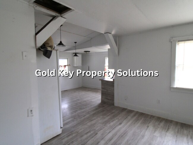 Building Photo - MUNCIE 4 BR 1 BA House with Central Air and Garage (NO SECTION 8)