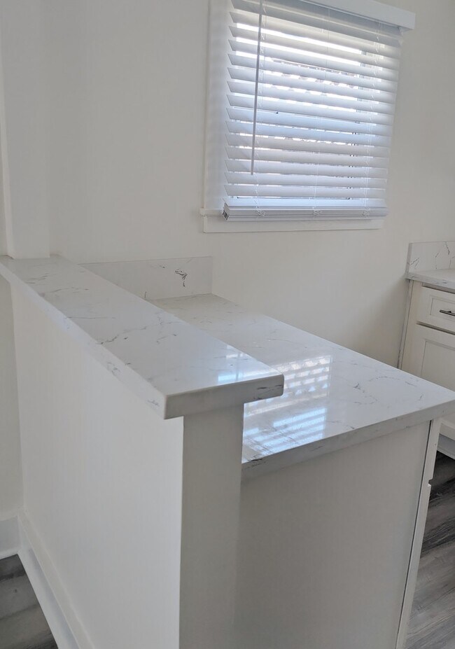 Building Photo - 4041 Van Buren Pl