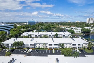 Building Photo - 6299 Bay Club Dr
