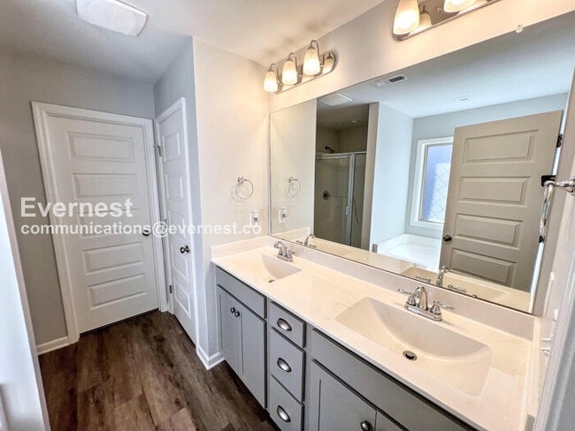 Building Photo - 264 Fenrose Dr