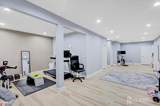 Building Photo - 25 Gonzalez Dr