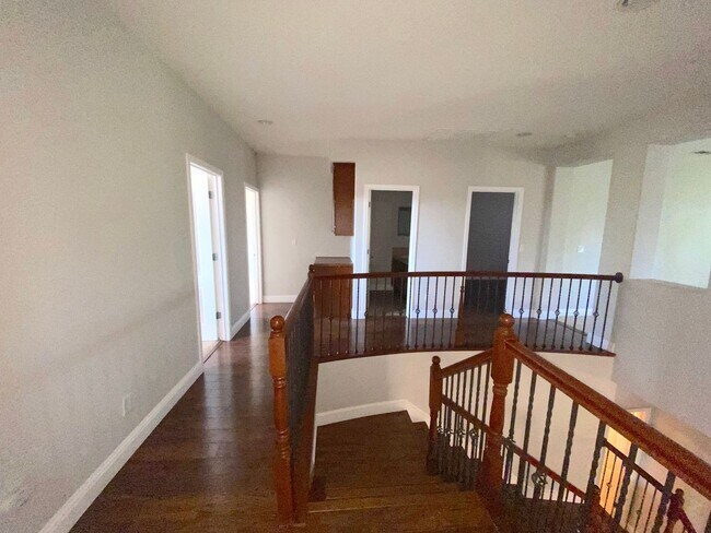 Building Photo - Top of the Hill - Gorgeous 5 Bedroom 3 Bat...
