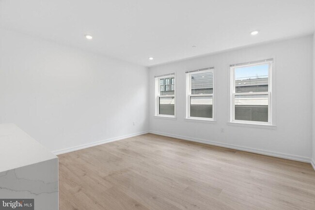 Building Photo - 209 New St