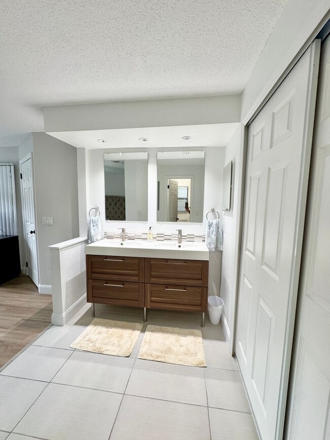 Building Photo - Dr. Phillips 3 Bed 2 Bath For Rent at soug...