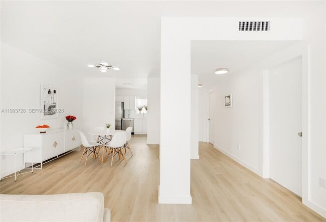 Building Photo - 9881 E Bay Harbor Dr