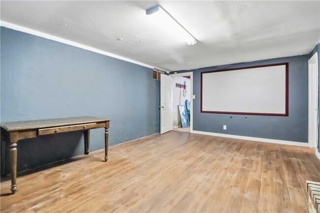 Building Photo - 545 E North St