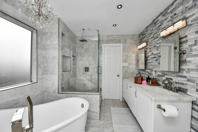 Building Photo - 10814 Tobar Falls Cir