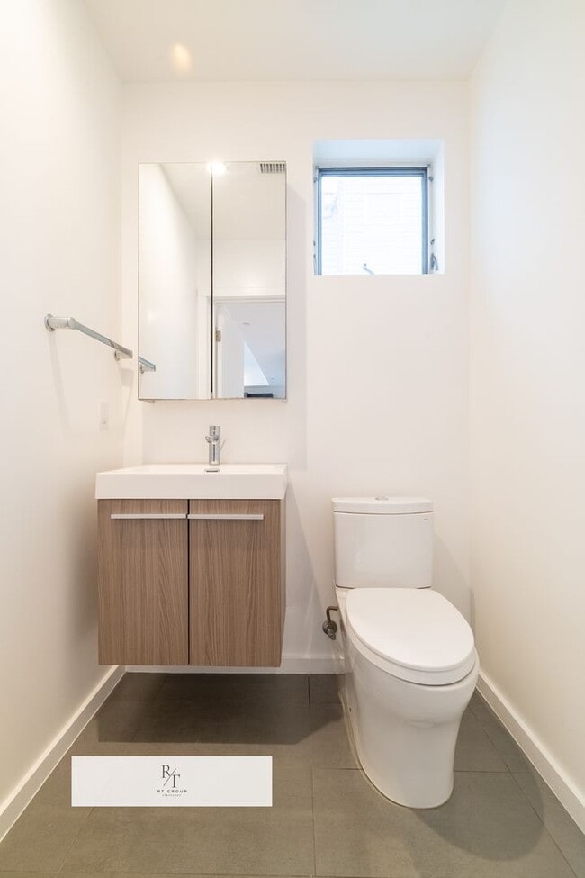 Building Photo - Elegant 3 Bedroom / 2.5 Bathroom Home in LA