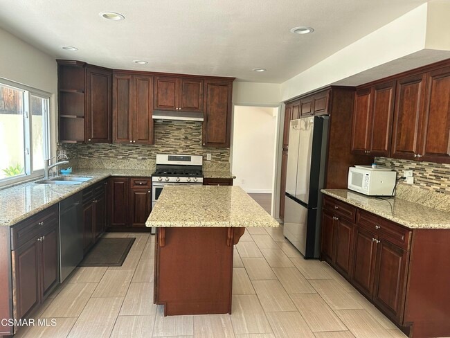 Building Photo - 1165 Triunfo Canyon Rd