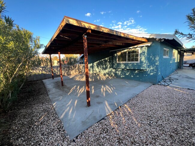 Building Photo - 215 Rancho Vista Dr