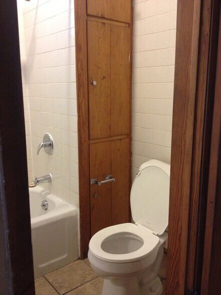 Building Photo - 2421 S Howell Ave