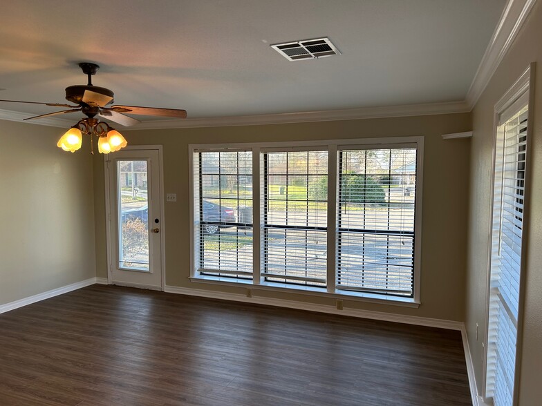 Sun Room - 2856 Woodbrook Dr