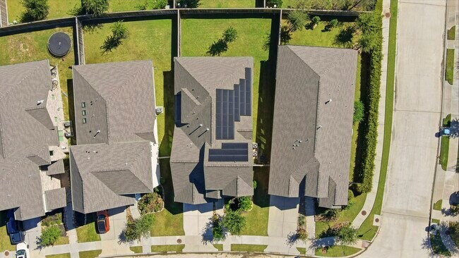 Building Photo - 15822 Pilot Knob Dr