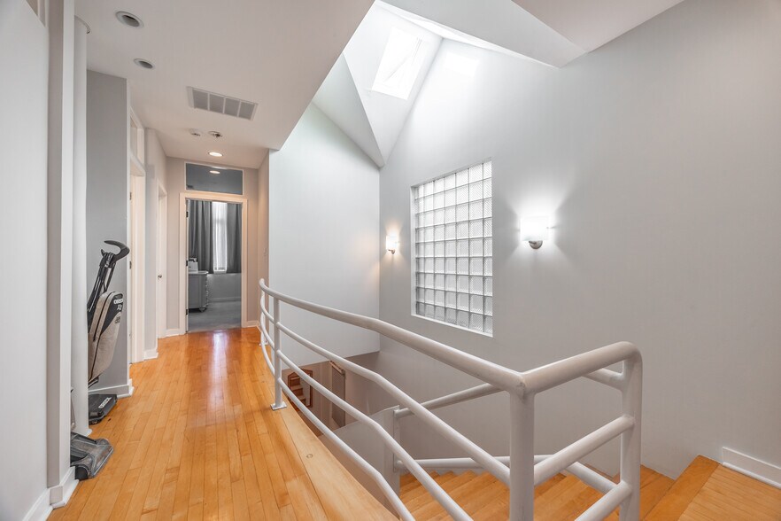 Building Photo - 1723 N Wood St