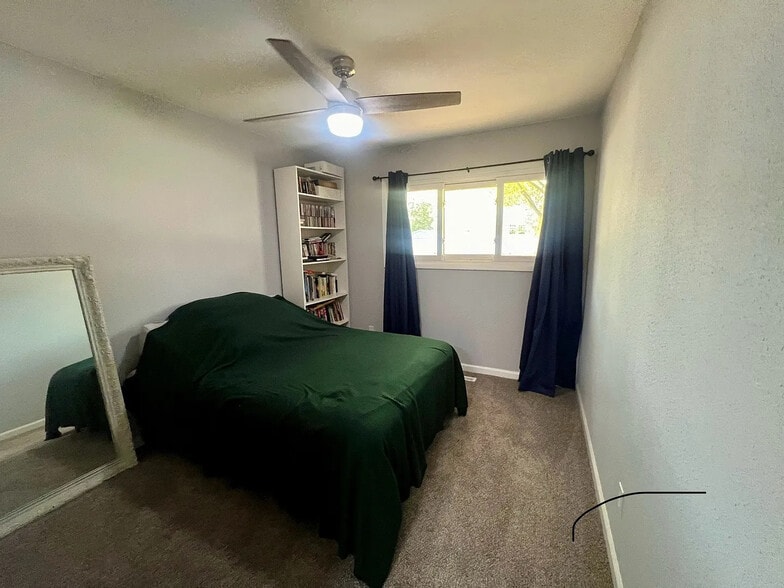 Building Photo - 1012 Scottsdale Dr