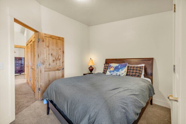 Building Photo - Furnished Bear Hollow Townhome