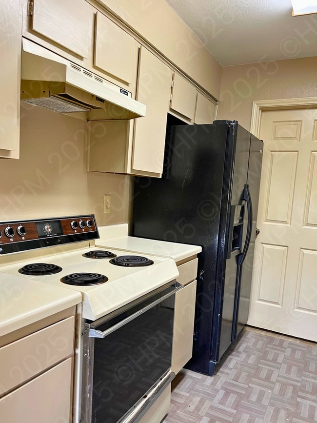 Building Photo - 14403 Woods Hole Dr