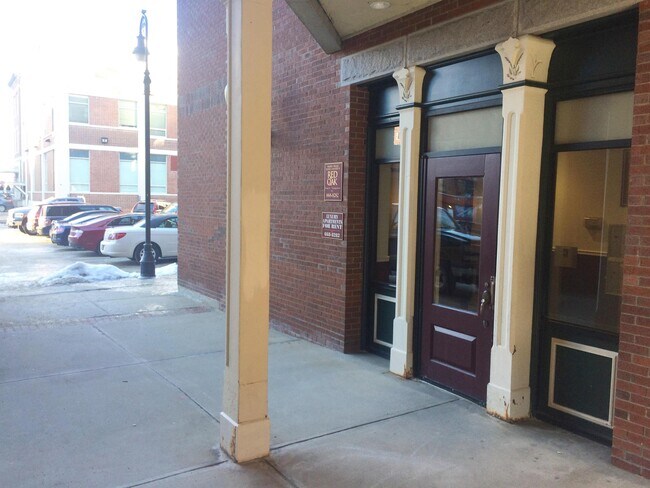 Building Photo - 30 Hanover St