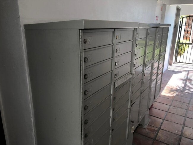 Building Photo - 4500 N Flagler Dr