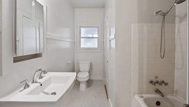 Building Photo - 2366 Virginia St