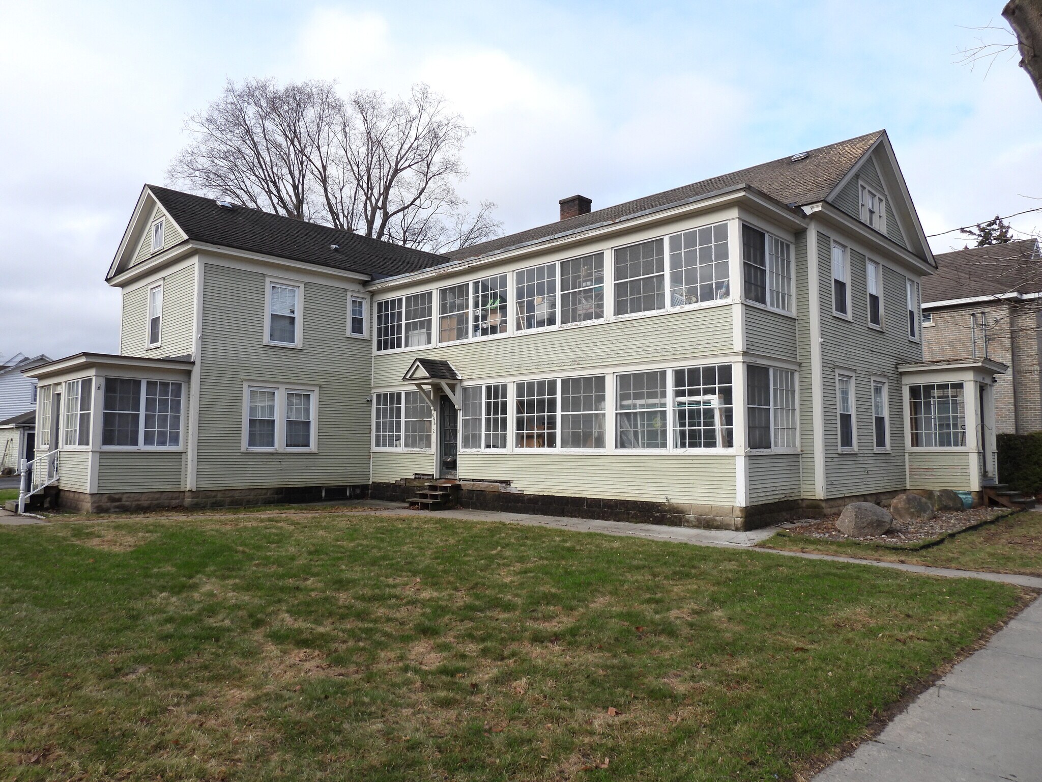 Exterior - 69 Brinkerhoff St