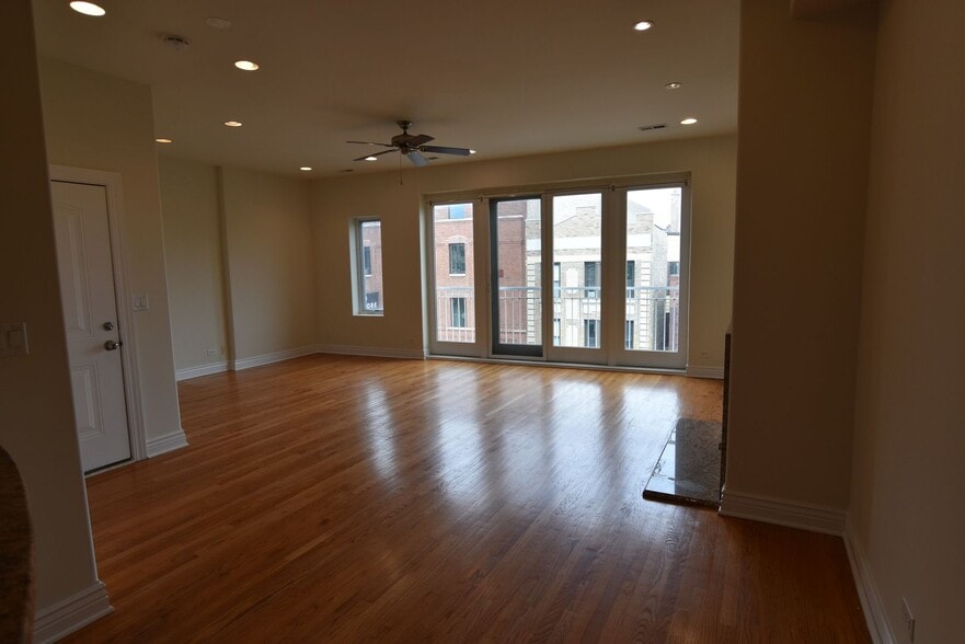 Building Photo - 5140 N Clark St