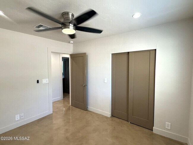 Building Photo - 426 S Stratford Dr