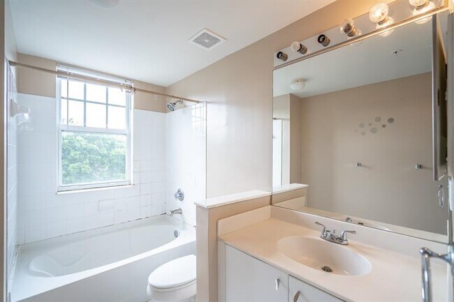 Building Photo - 5800 W Sample Rd