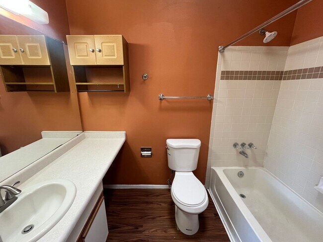 Building Photo - Cute 3 Bedroom 2 Bathroom Home In Rio Rancho!