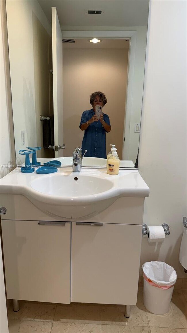 Building Photo - 1830 S Ocean Dr